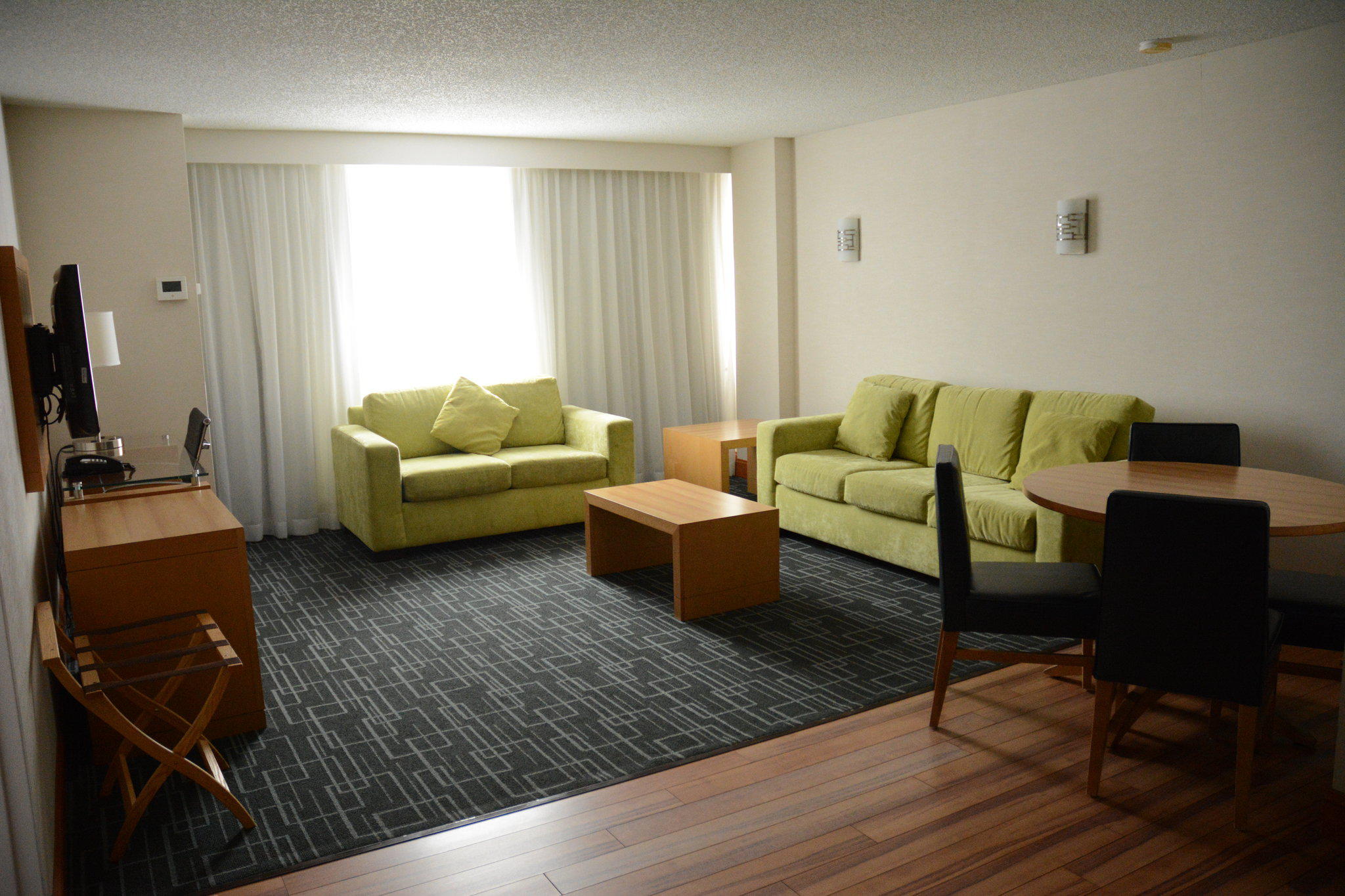 Holiday Inn Express & Suites Stamford Photo