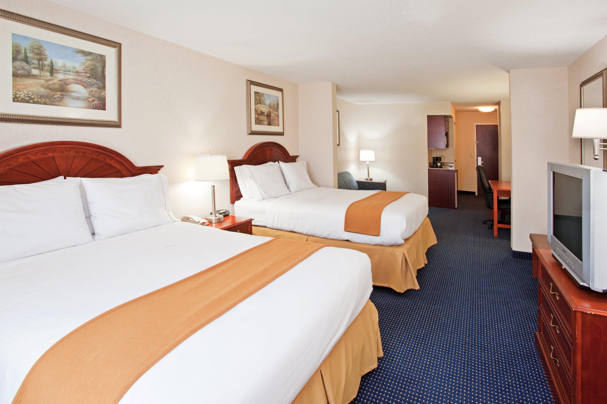 Holiday Inn Express & Suites Cleveland-Richfield Photo