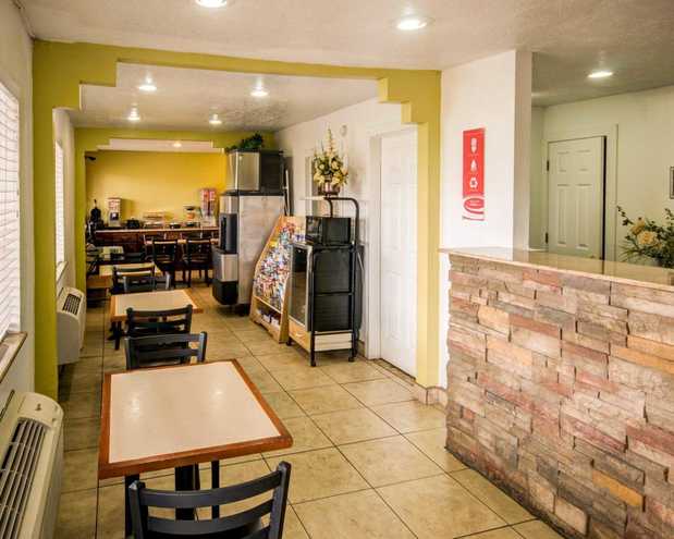Images Econo Lodge East