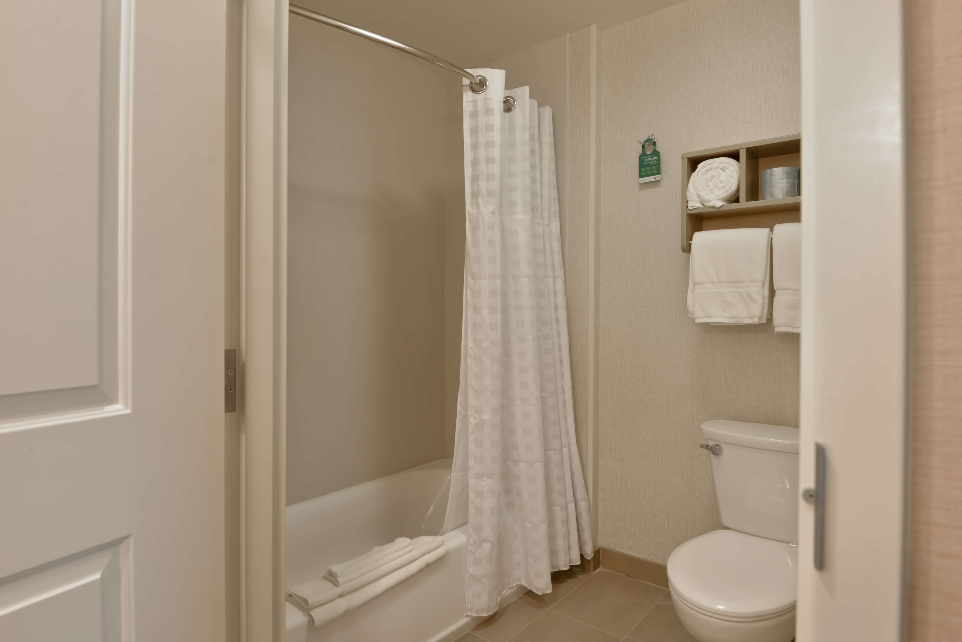 Guest room bath