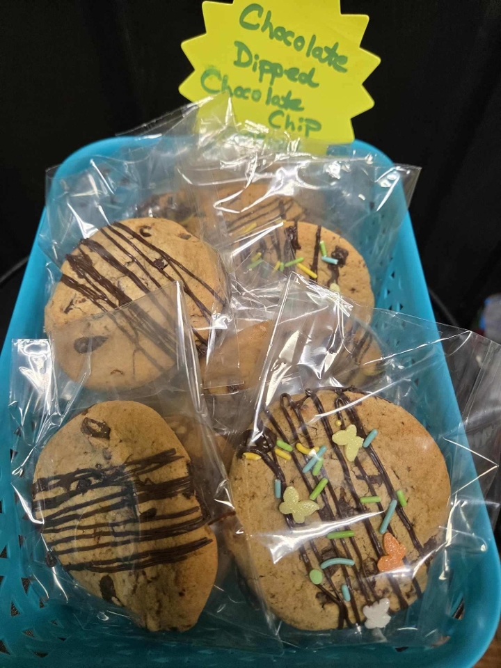 Chocolate dipped cookie