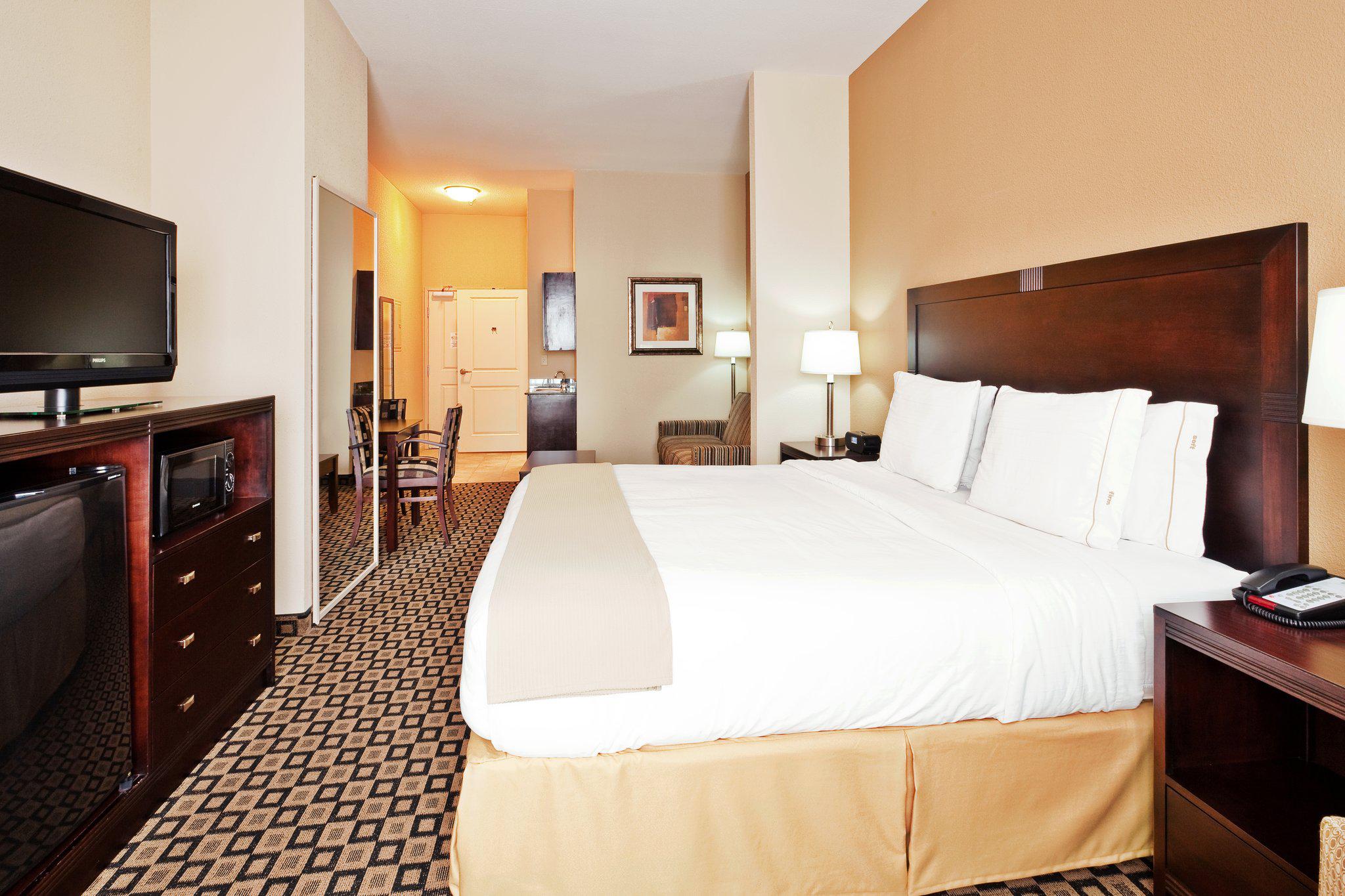 Holiday Inn Express & Suites Clovis Photo