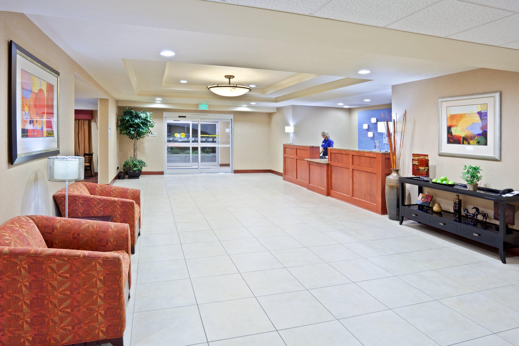 Holiday Inn Express & Suites Sumner - Puyallup Area Photo