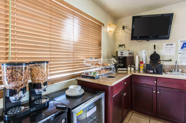 Images Rodeway Inn Beaumont I-10