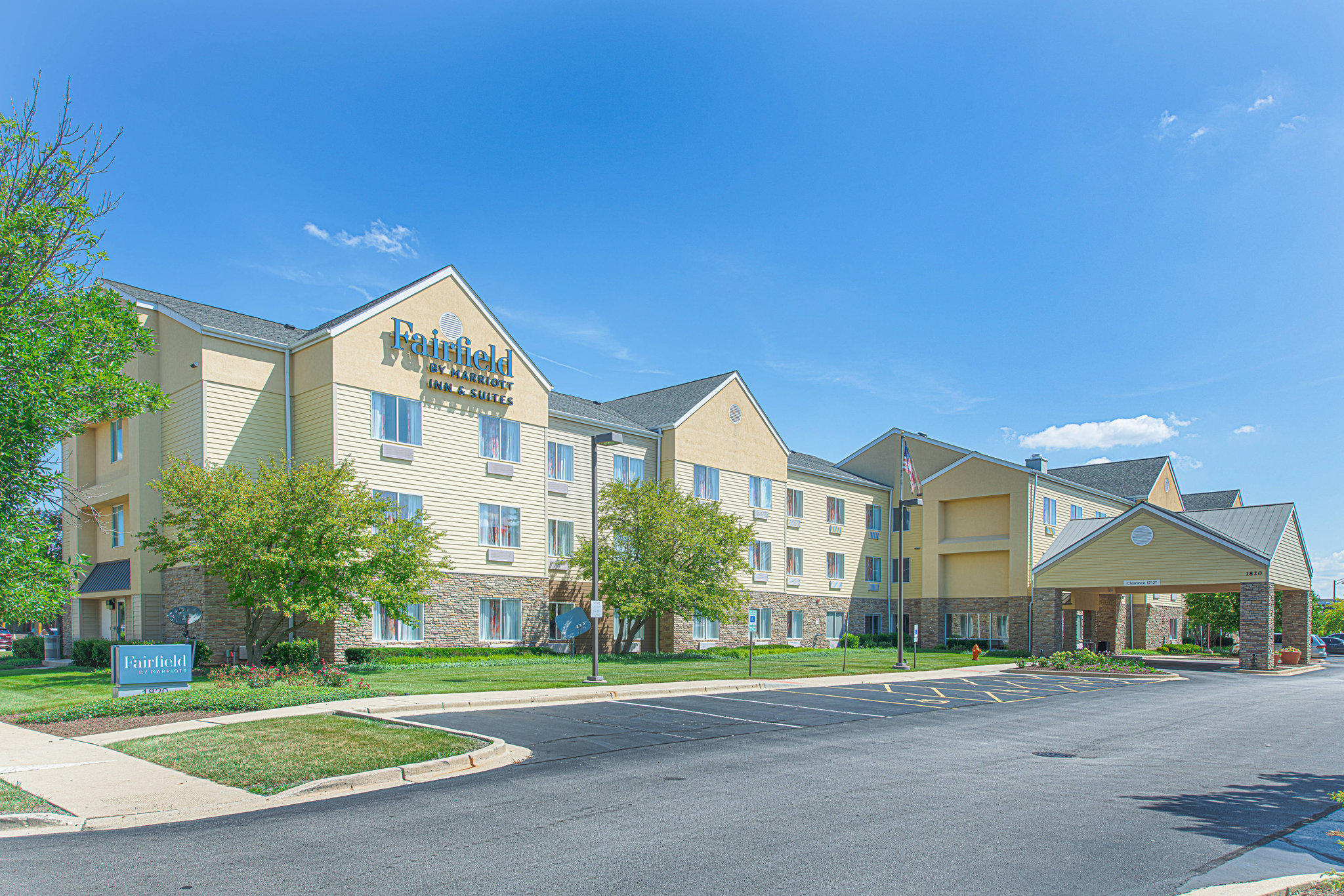 Fairfield Inn & Suites by Marriott Chicago Naperville Photo