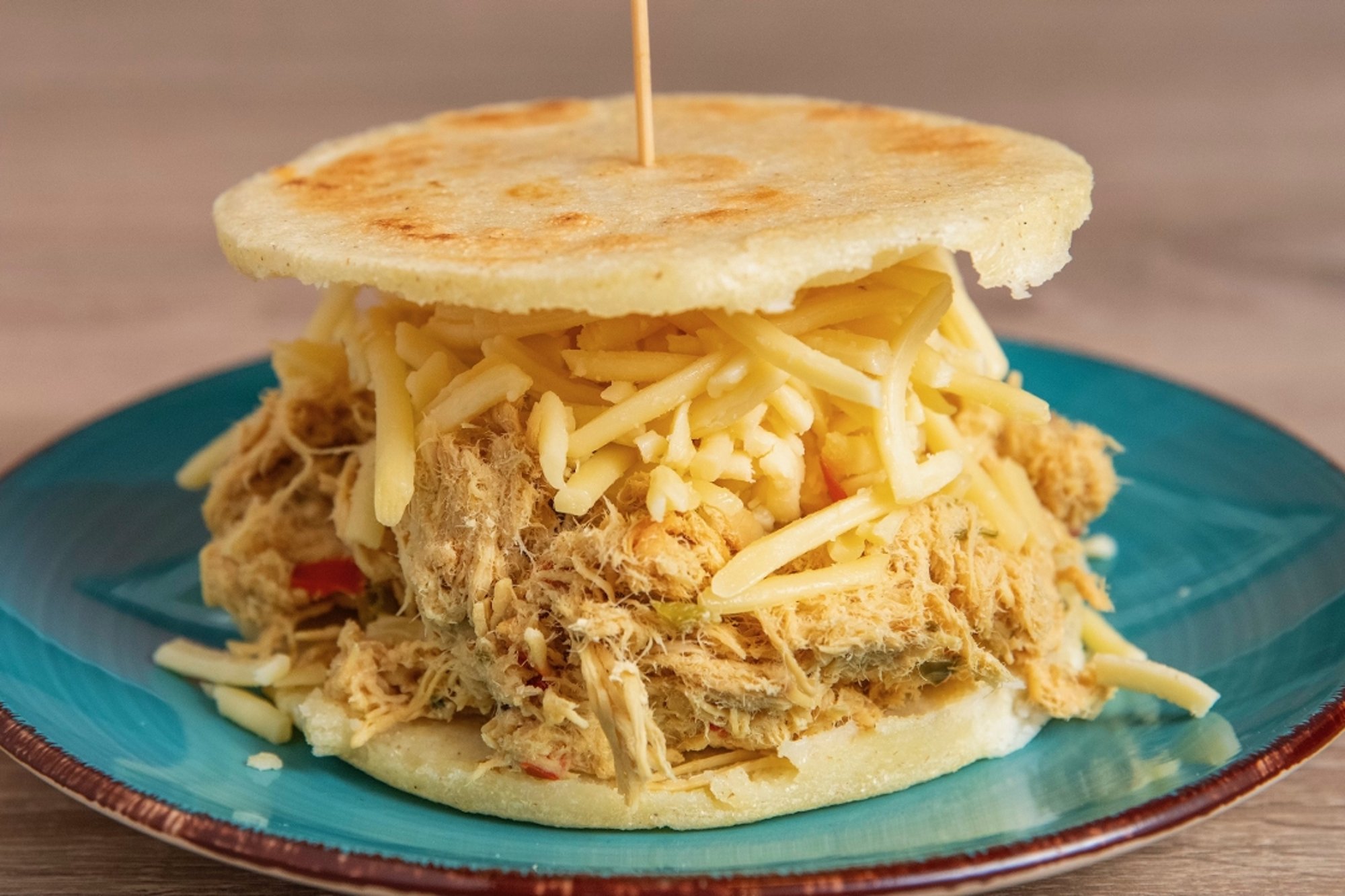 Arepa Catira (Pollo Mechado) /Shredded Chick&Gouda