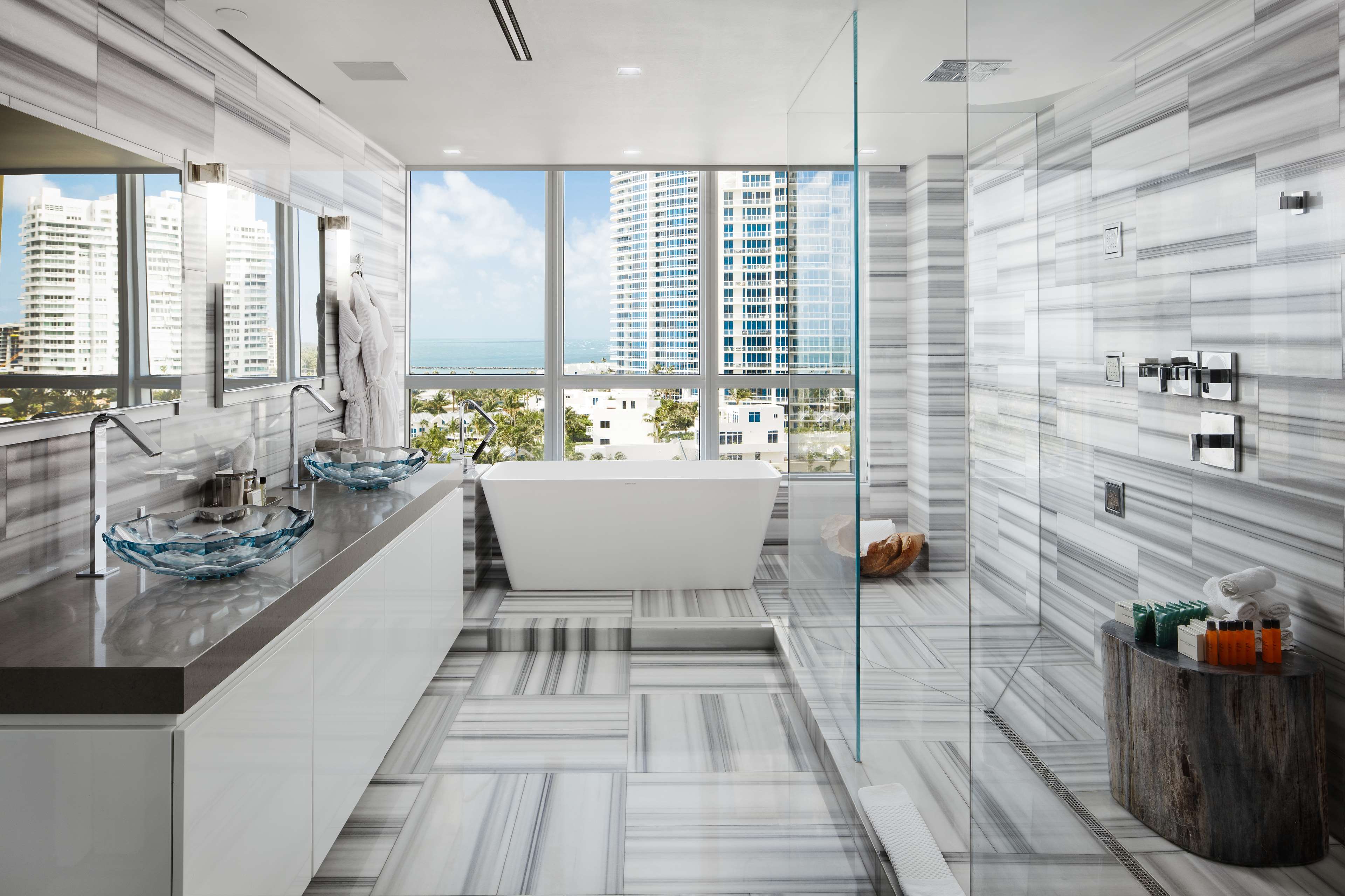 Guest room bath