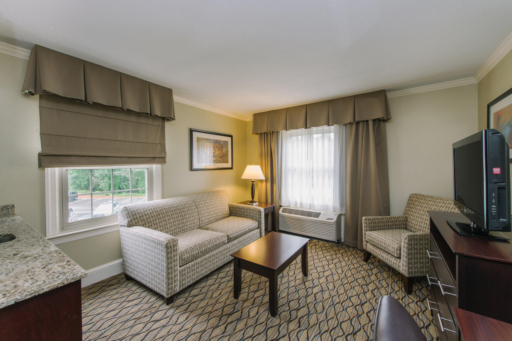 Holiday Inn Express & Suites Merrimack Photo