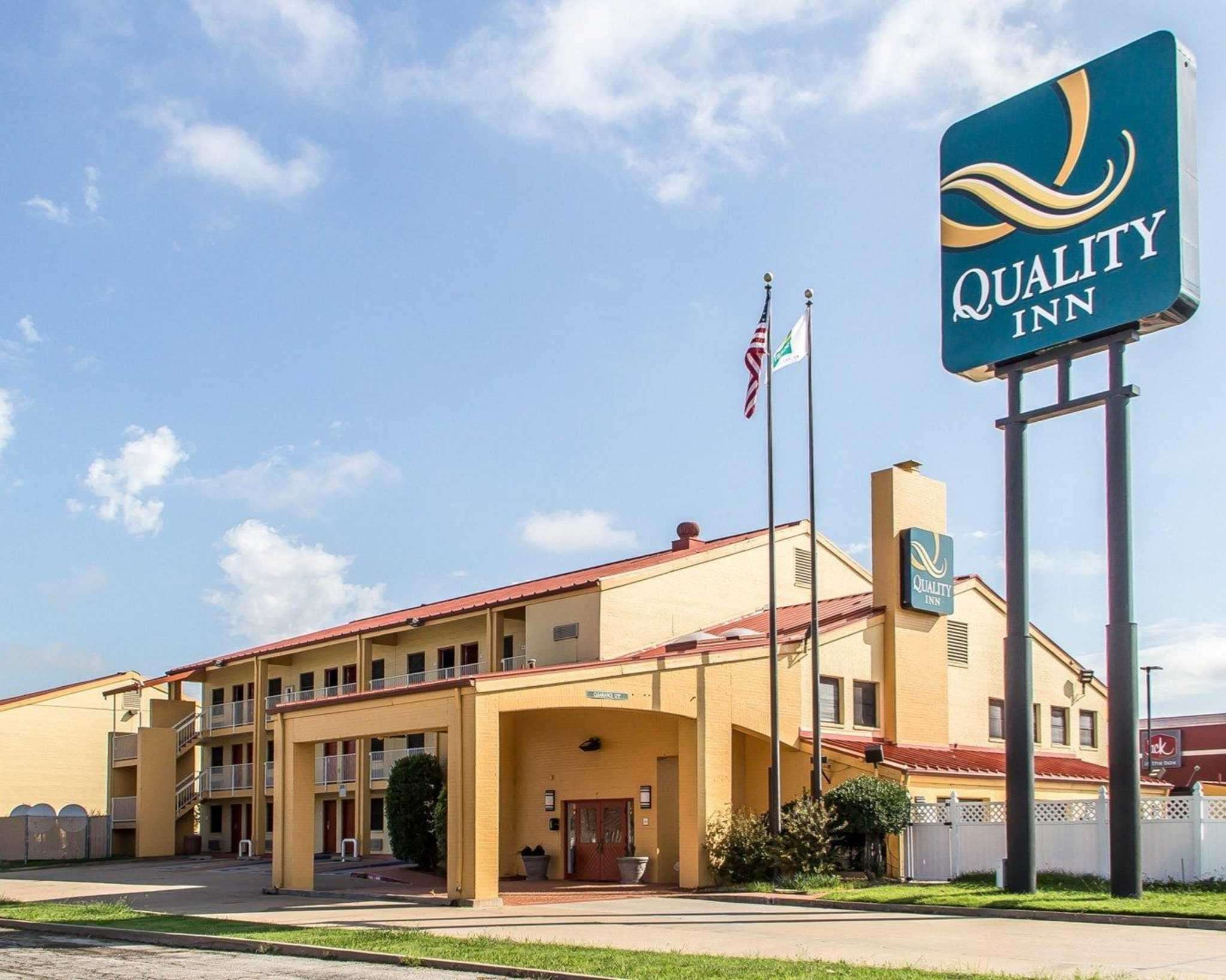 Quality Inn Tulsa Central Photo