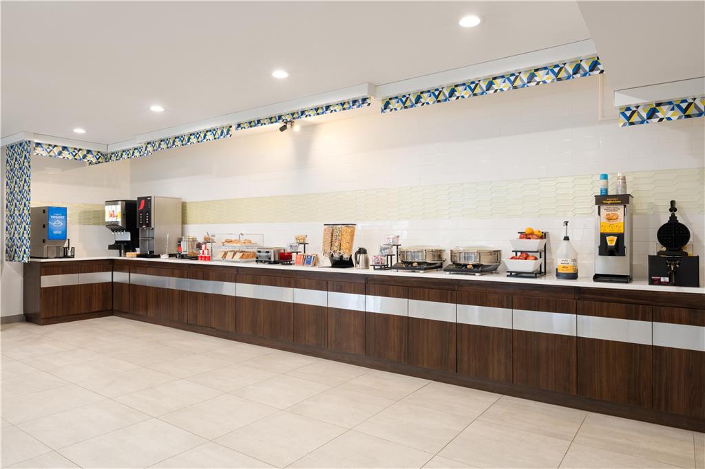 GLo¯ Best Western Bronx NYC Image