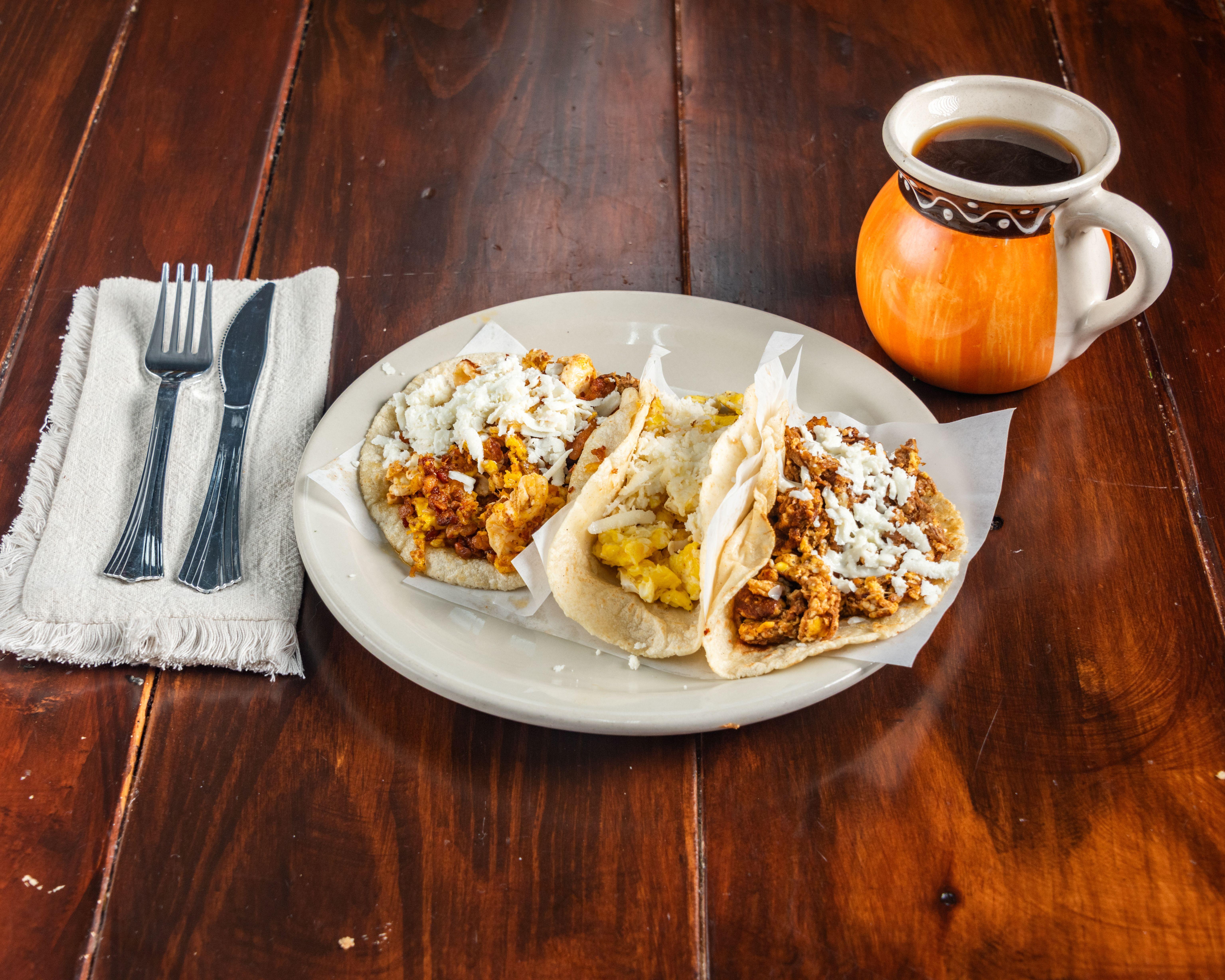 Taco De Huevo Con Chorizo (Eggs with Chorizo)