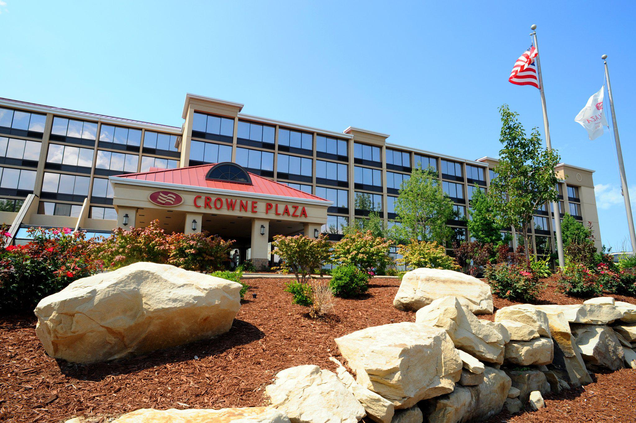 Crowne Plaza Cleveland Airport Photo