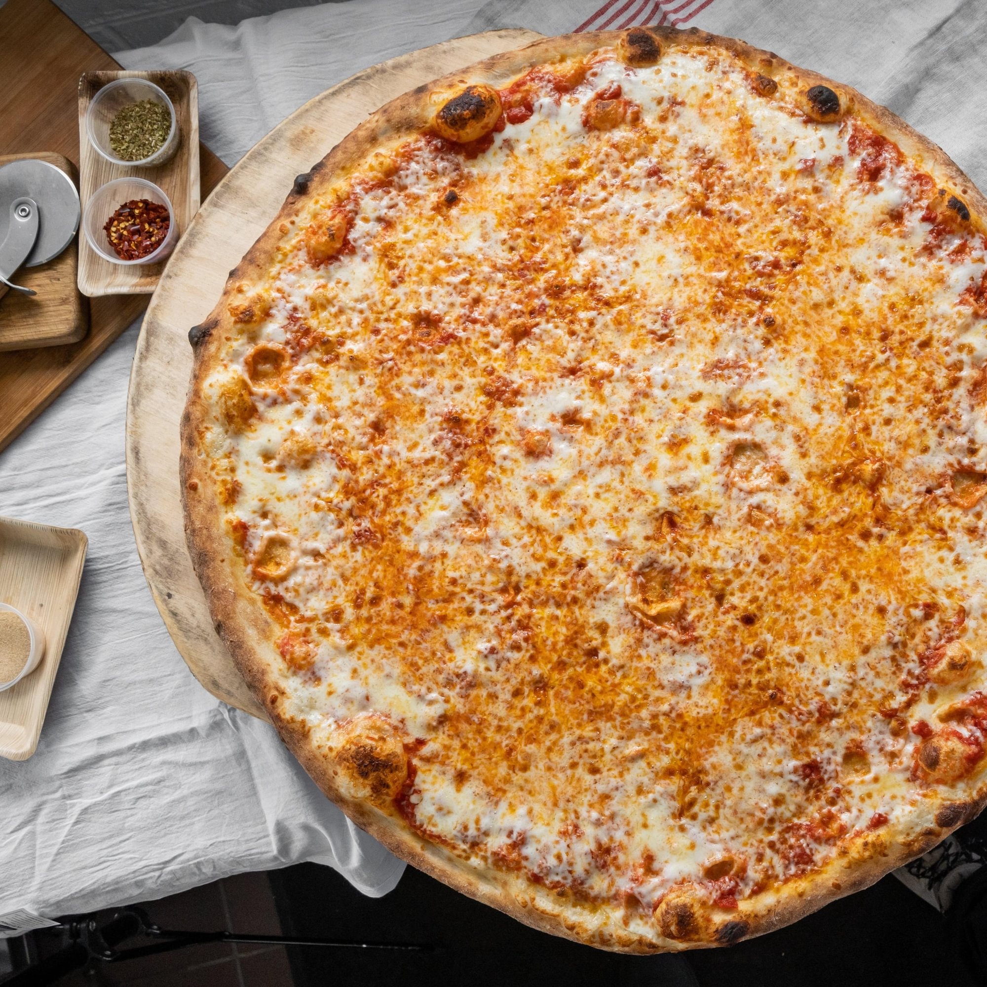 1 Large Cheese Pizza 14'' 8 slices (Pick up Only)