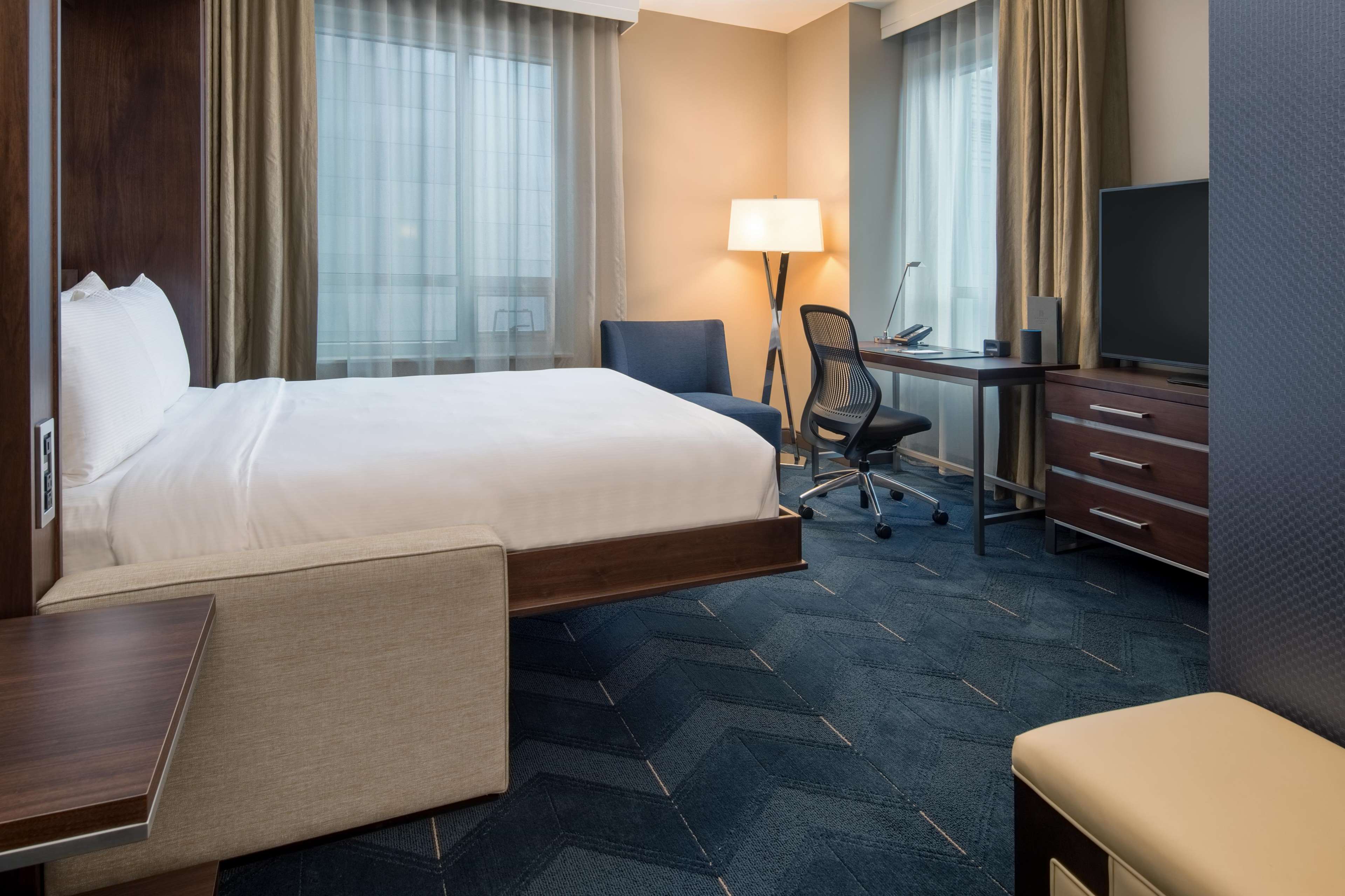 Embassy Suites by Hilton Seattle Downtown Pioneer Square Photo