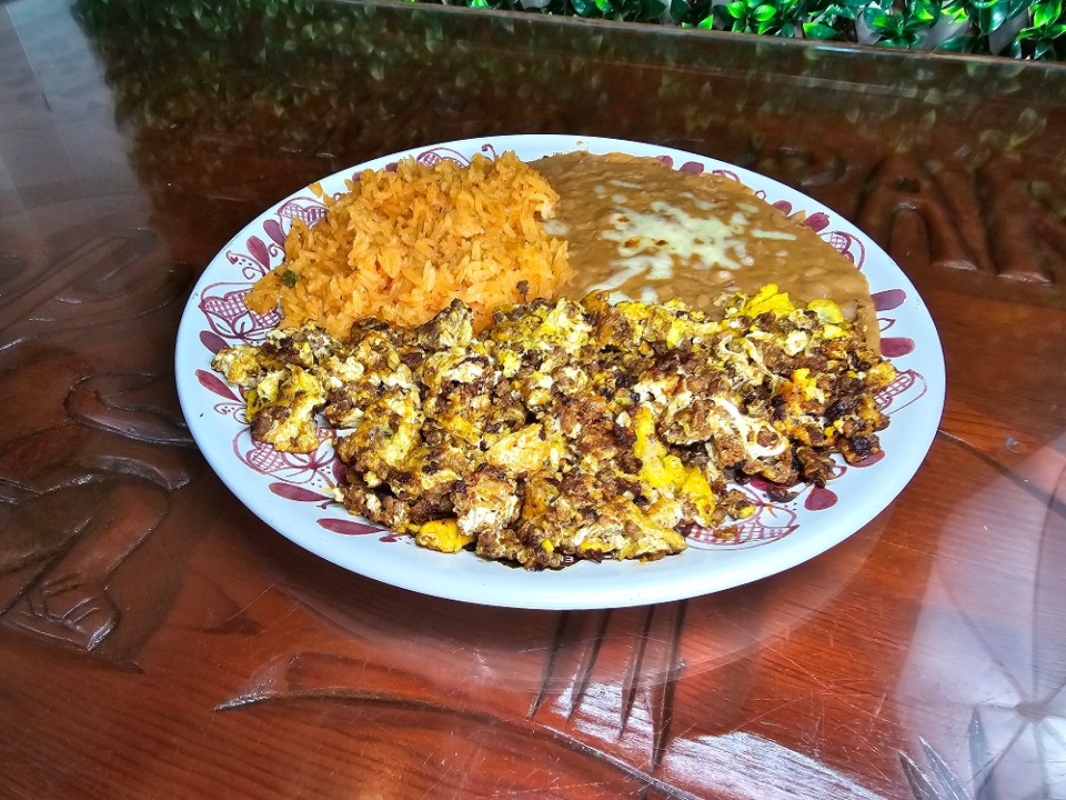 Lunch Huevos Con Chorizo