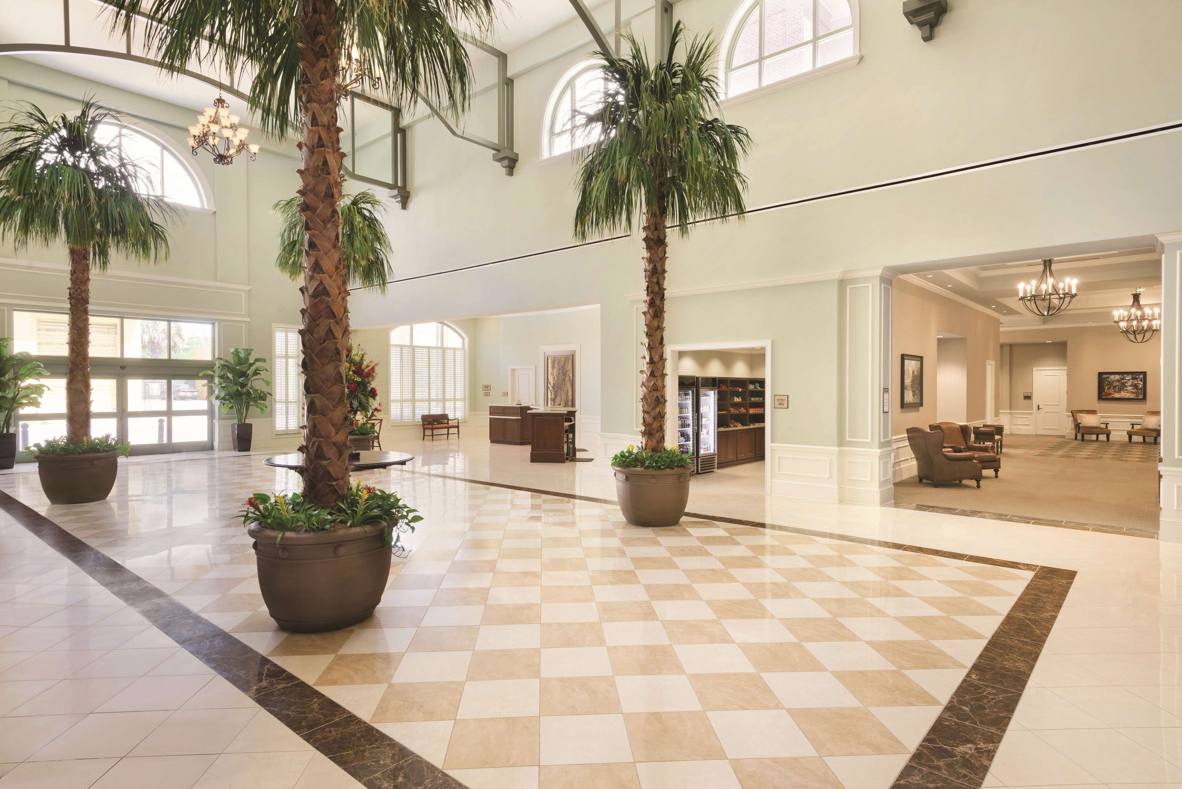 Embassy Suites by Hilton Savannah Photo