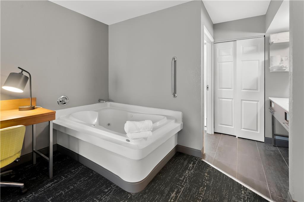 Hampton Inn & Suites Newtown Image