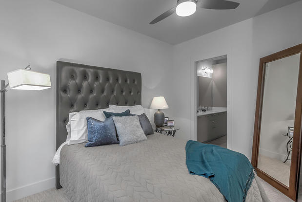 Images Camden Grandview Apartments and Townhomes