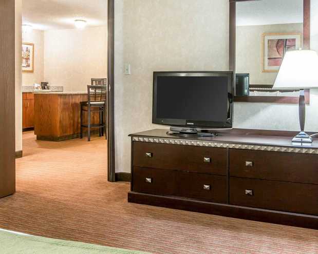 Images Comfort Suites