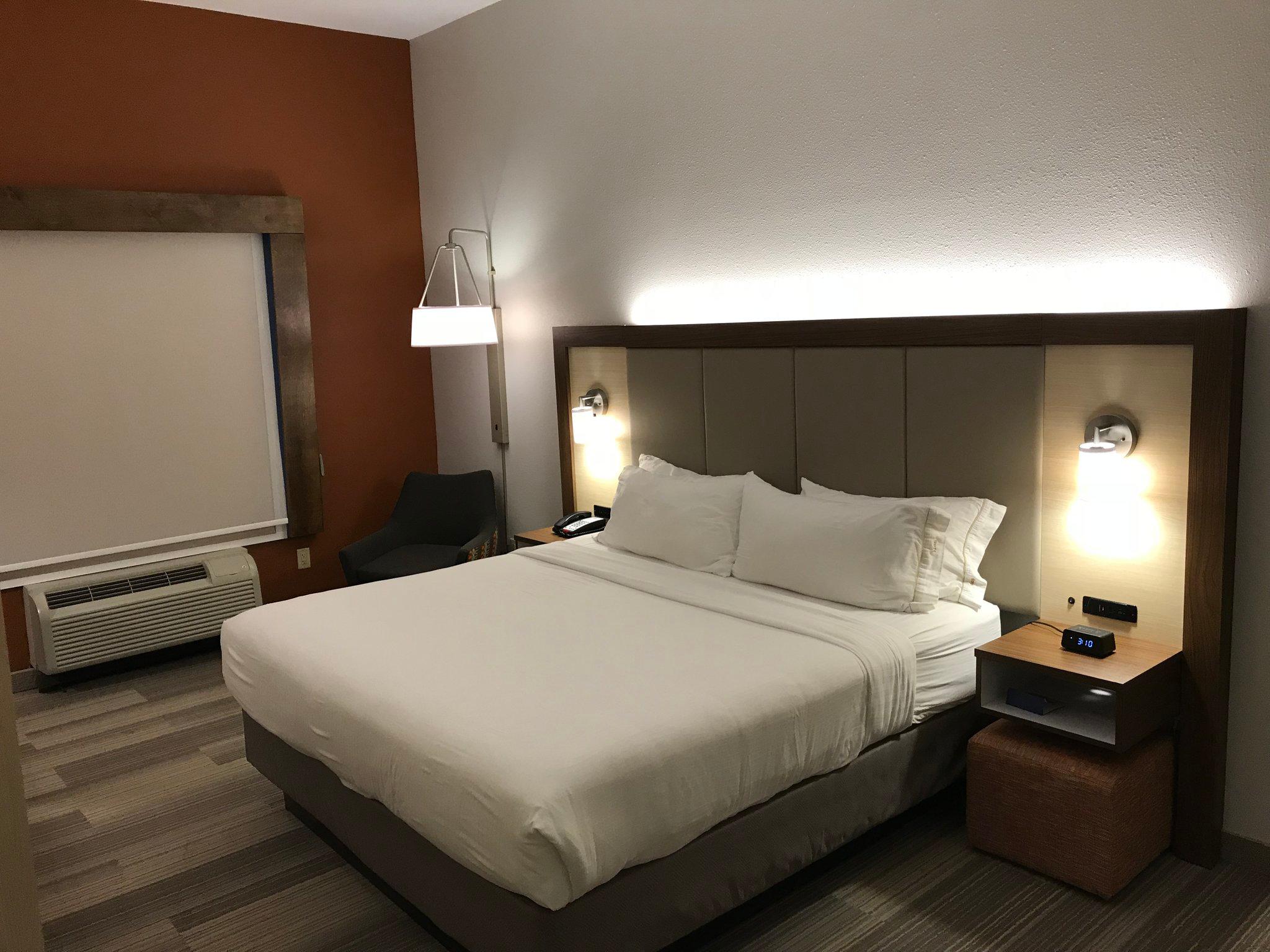 Holiday Inn Express & Suites Orlando South-Davenport Photo