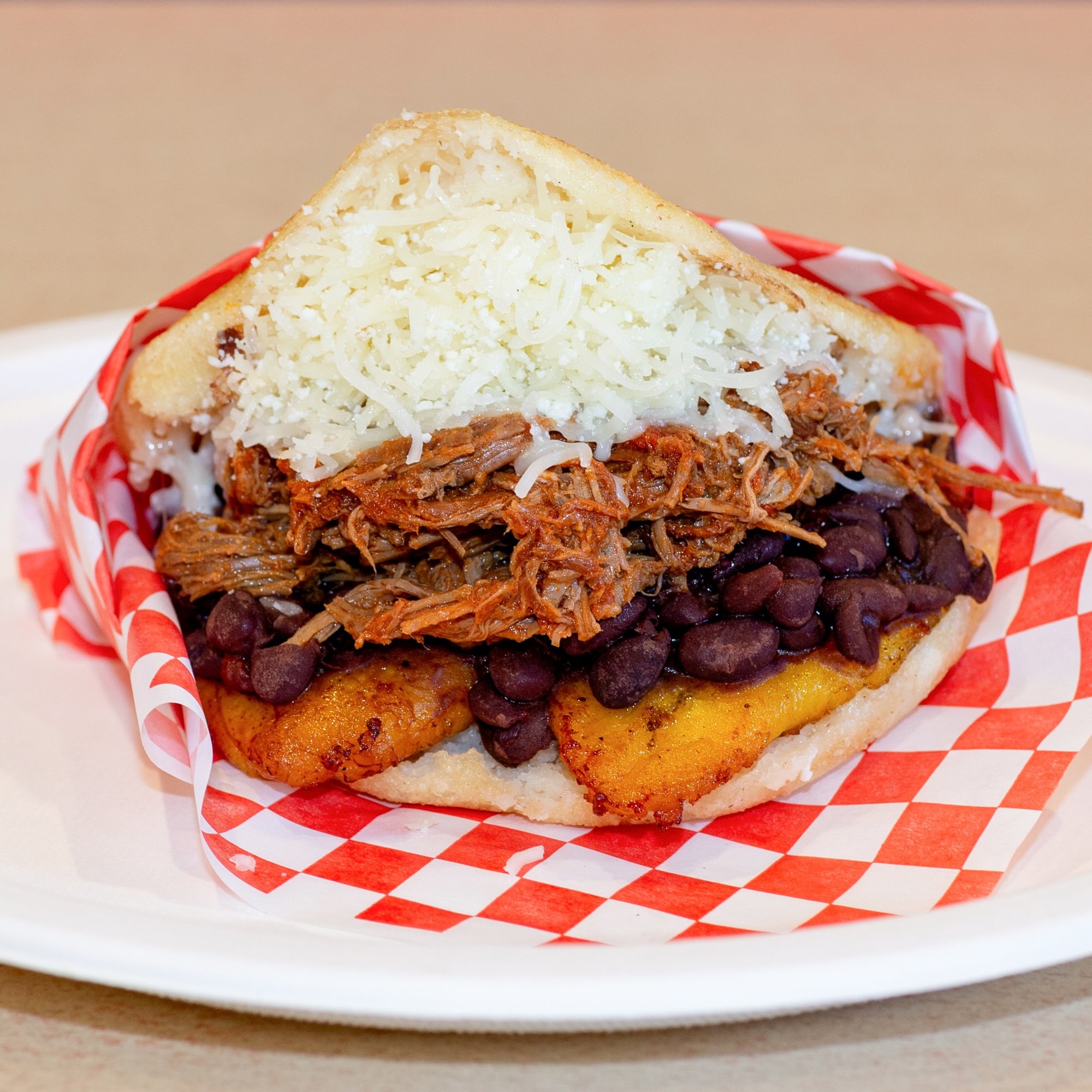 Pabellon Arepa - Arepa de Pabellón