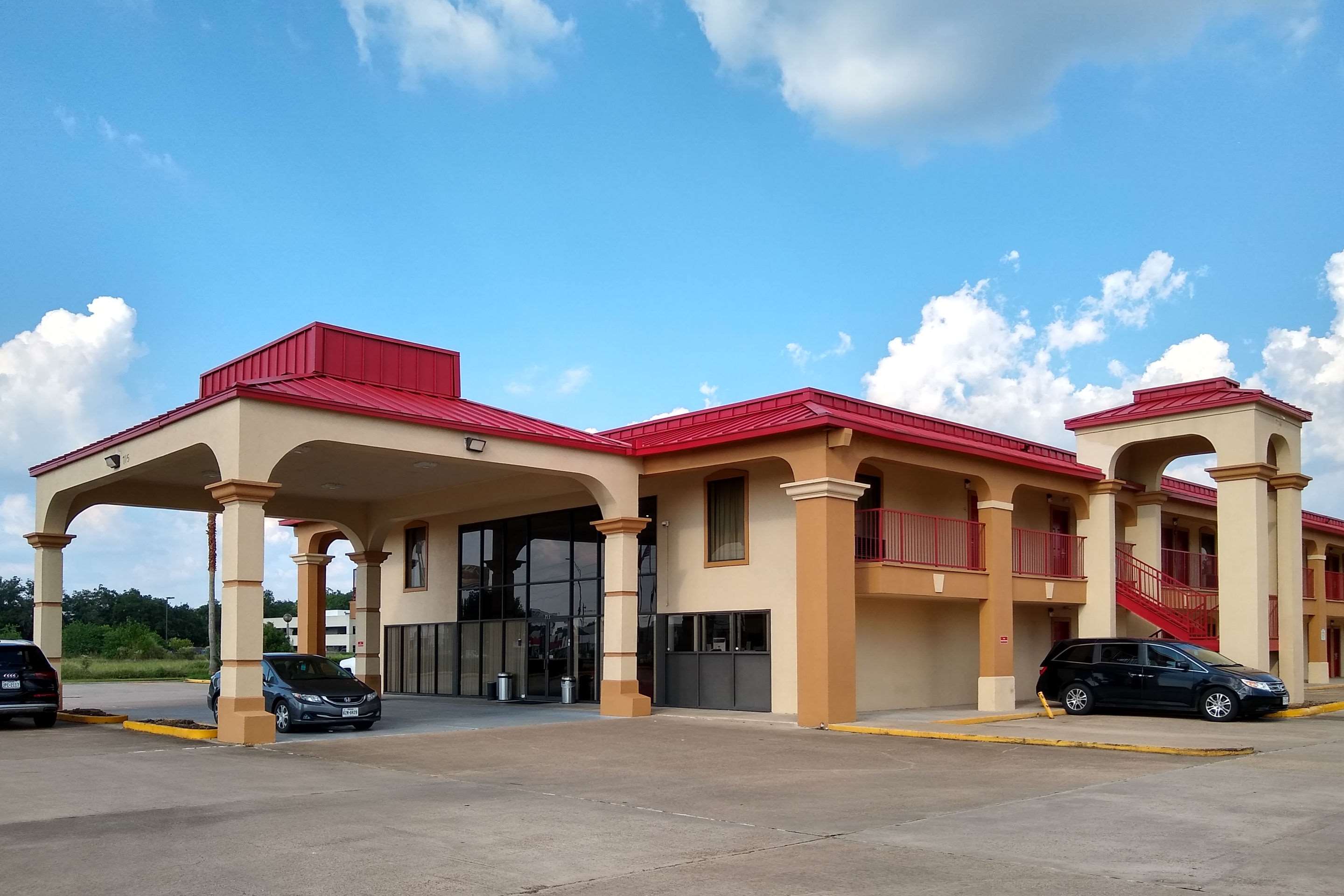 Econo Lodge Inn & Suites West - Energy Corridor Photo