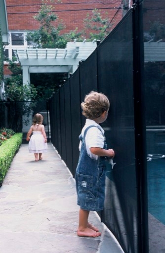 The Katchakid removable pool fence in 4ft height.