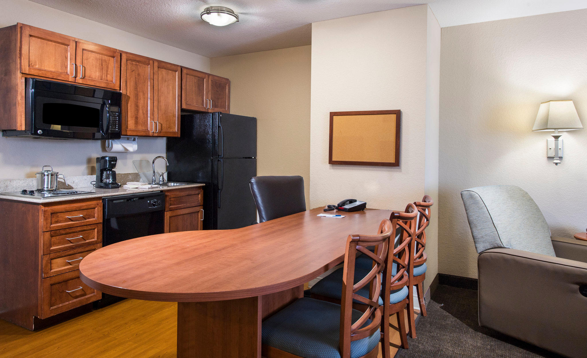 Candlewood Suites Macon Photo