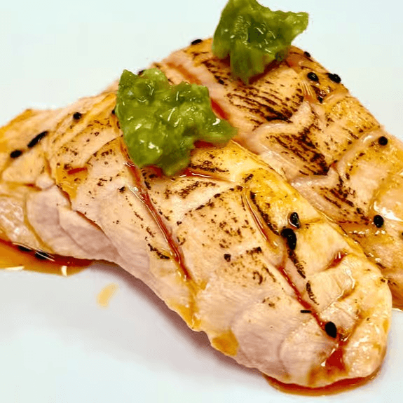 Torched Salmon Sushi (Popular)