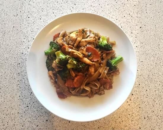 Pad See Yu Dinner