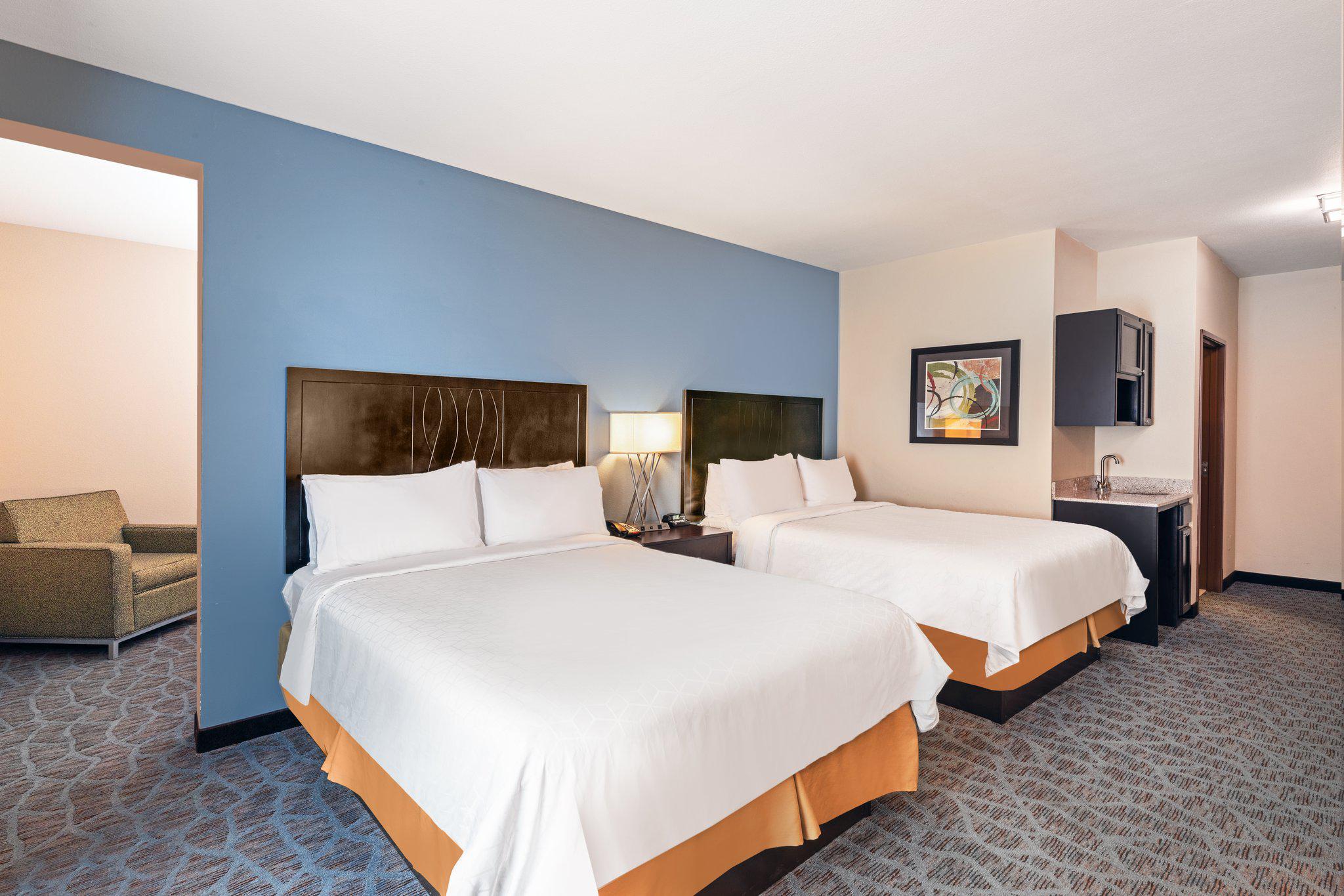 Holiday Inn Express & Suites Floresville Photo