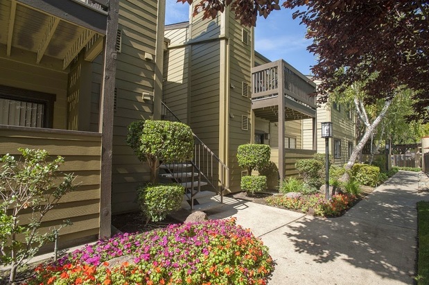 Images Copper Creek Apartments