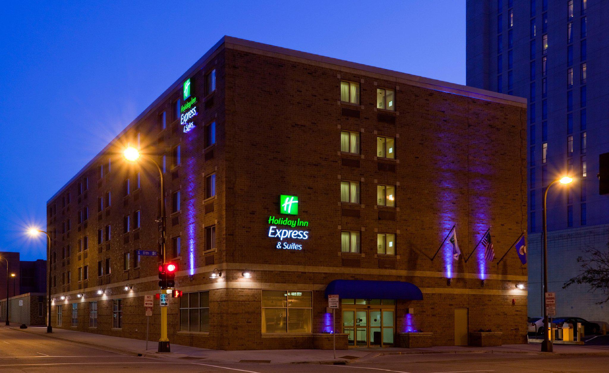 Holiday Inn Express & Suites Minneapolis-Dwtn (Conv Ctr) Photo