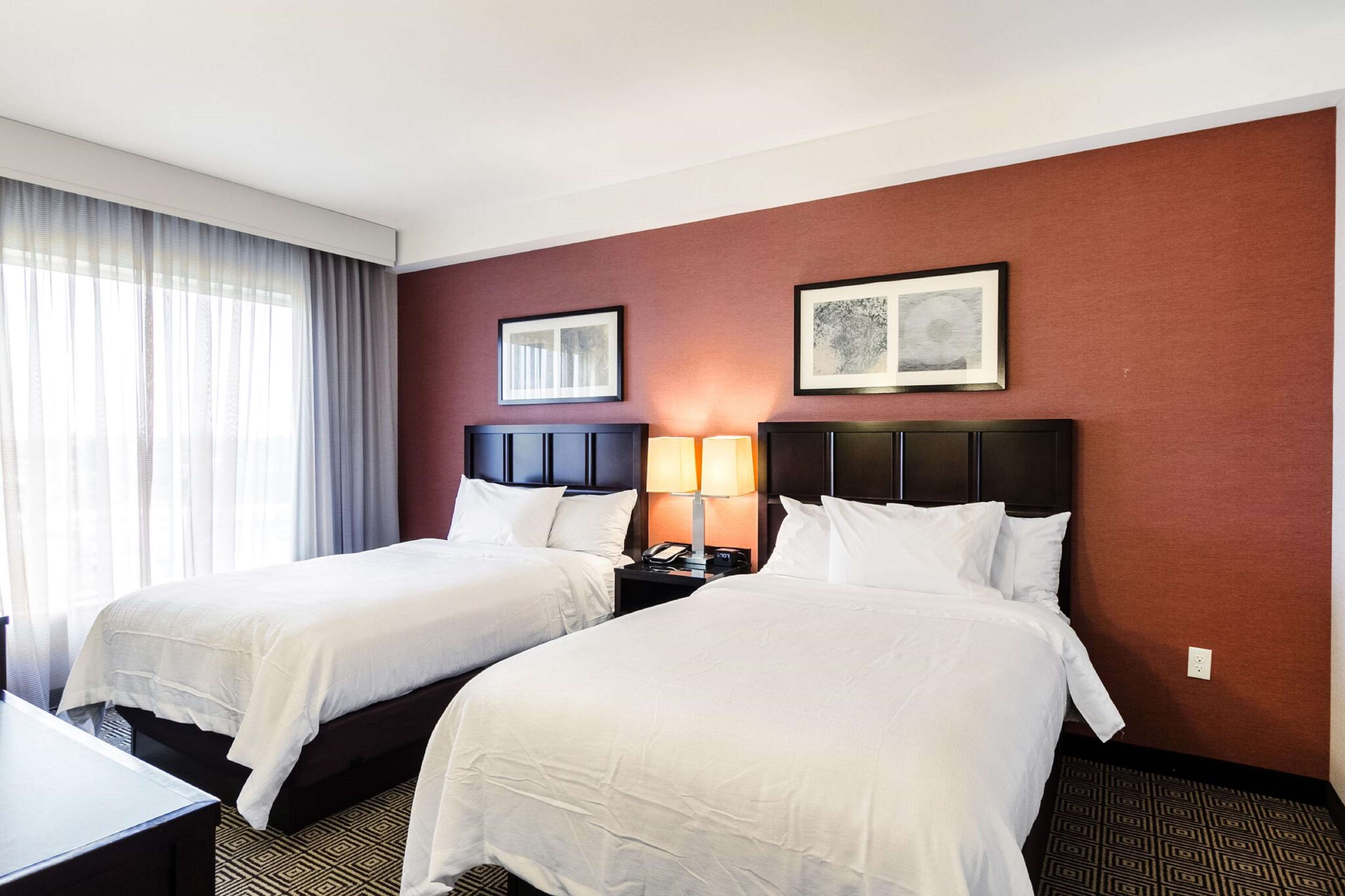 Embassy Suites by Hilton Newark Airport Photo