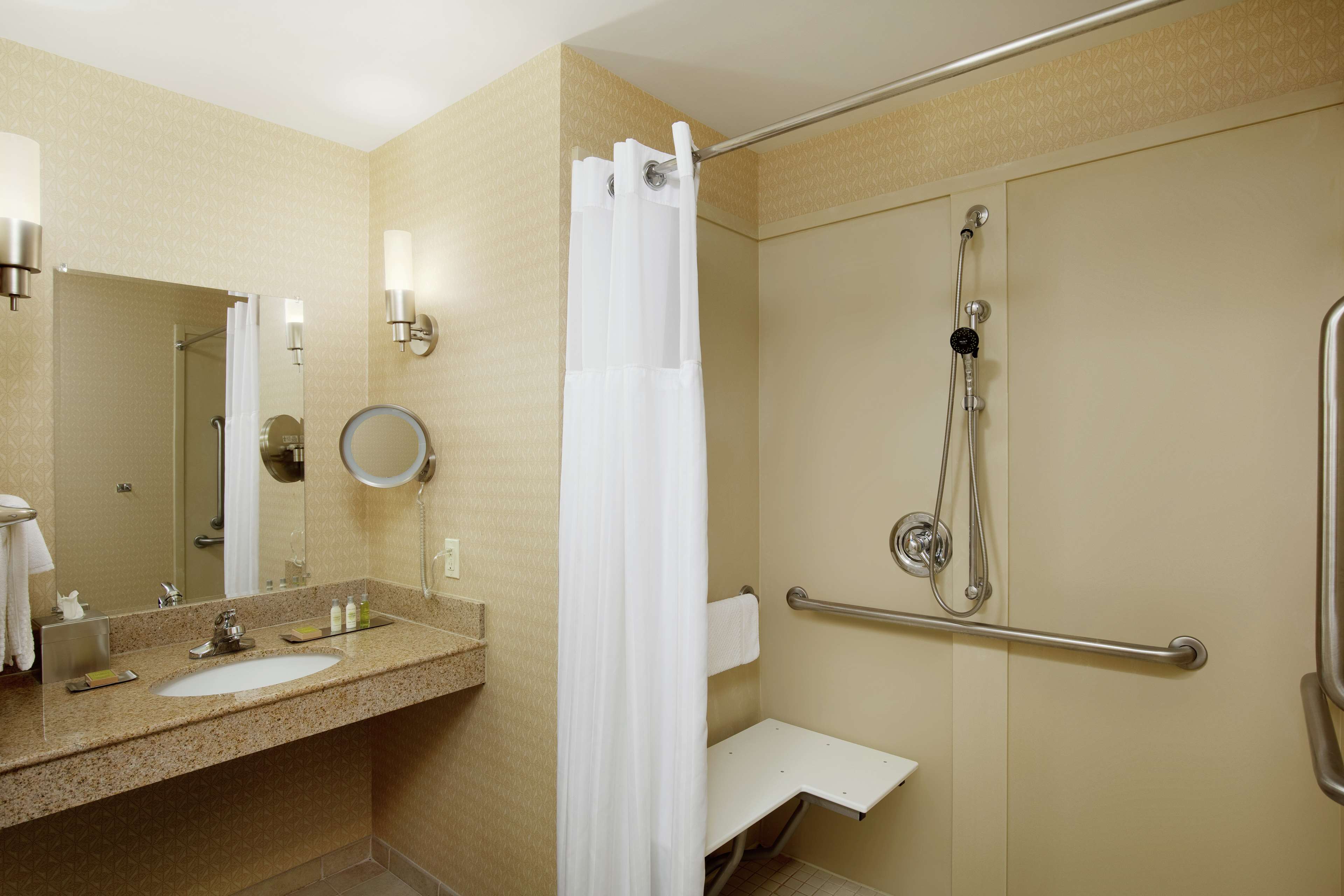 Guest room bath