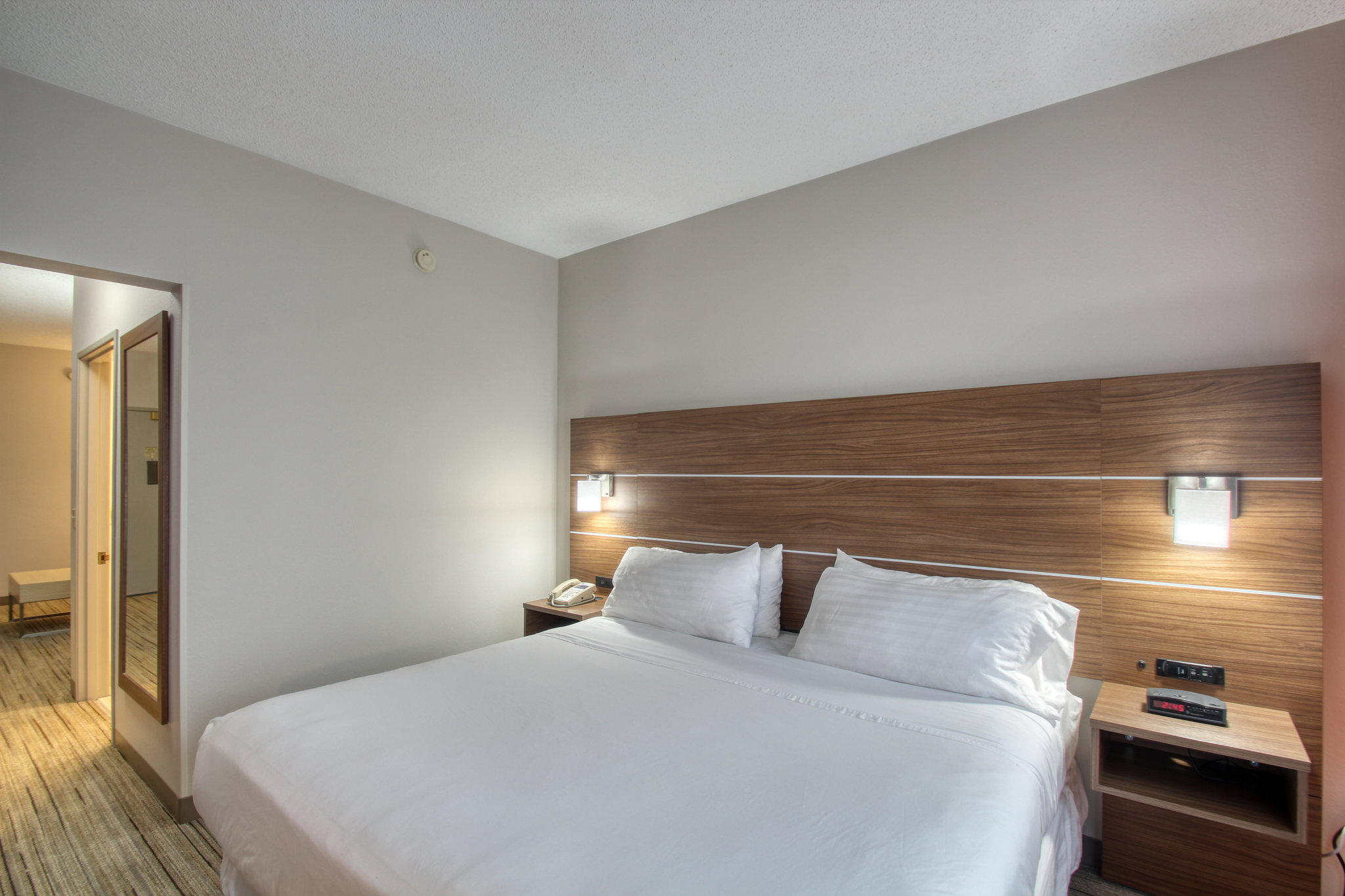 Holiday Inn Express & Suites Oshkosh-Sr 41 Photo