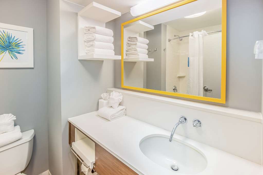 Hampton Inn Pensacola Beach Image