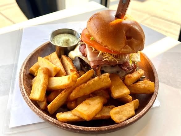 Cana Burger
