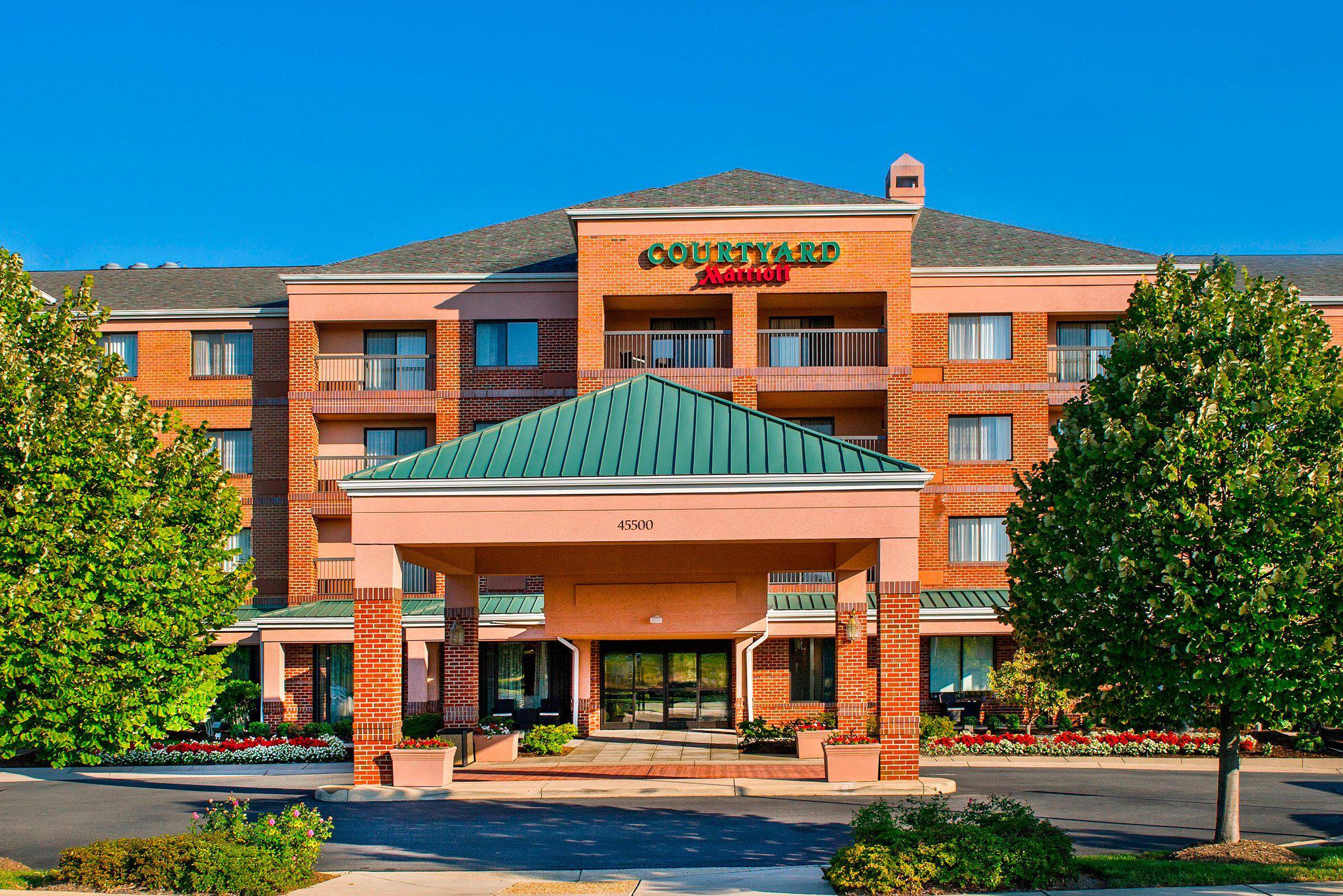 Courtyard by Marriott Dulles Town Center Photo