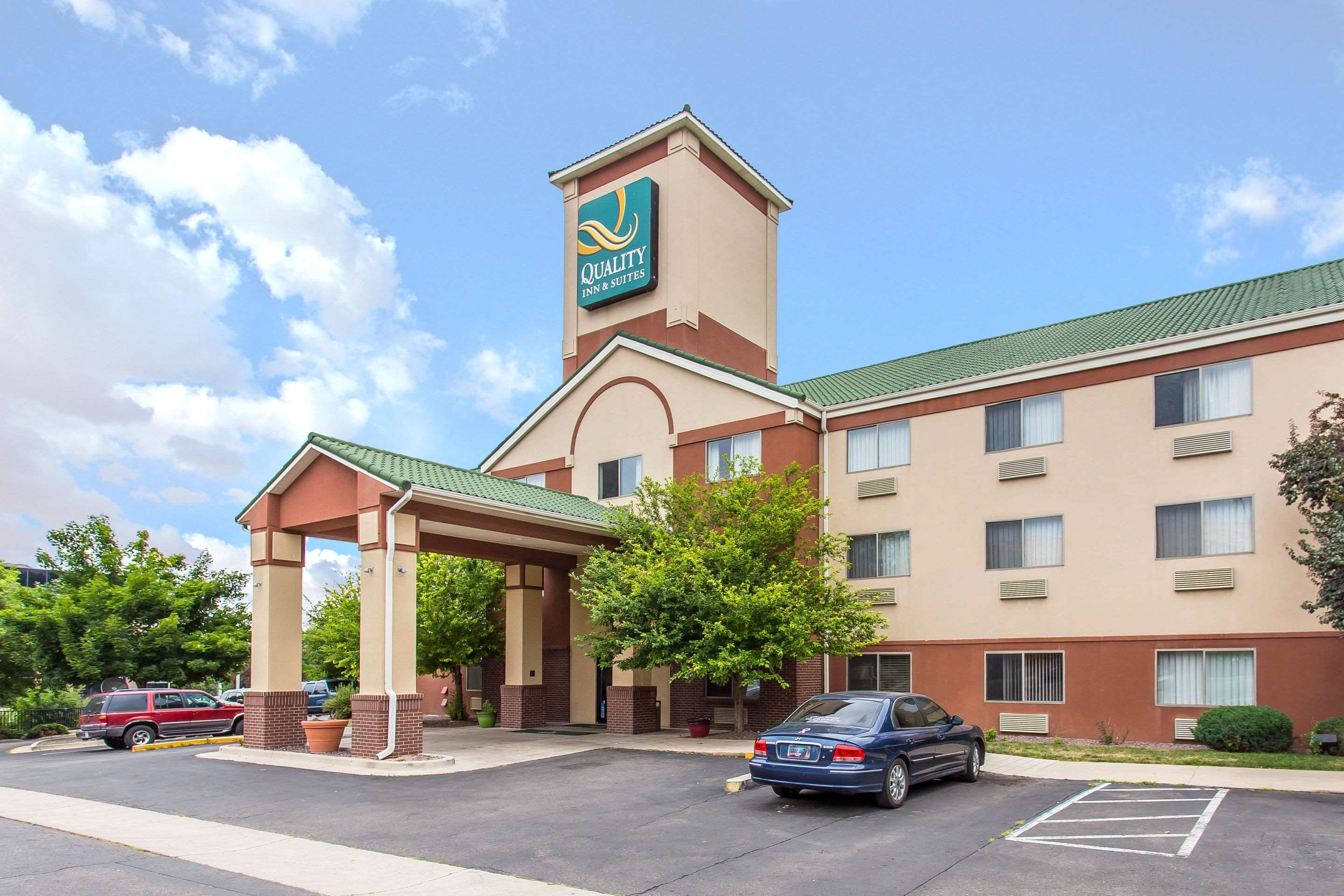 Quality Inn & Suites Lakewood - Denver Southwest Photo