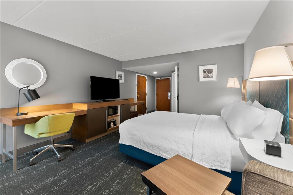 Hampton Inn & Suites Newtown Image