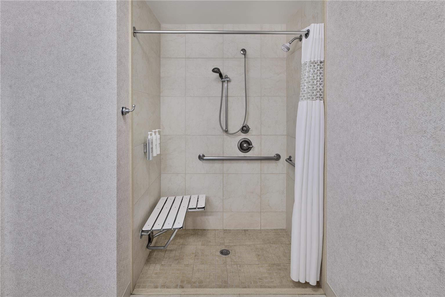 Hampton Inn Vernon Image