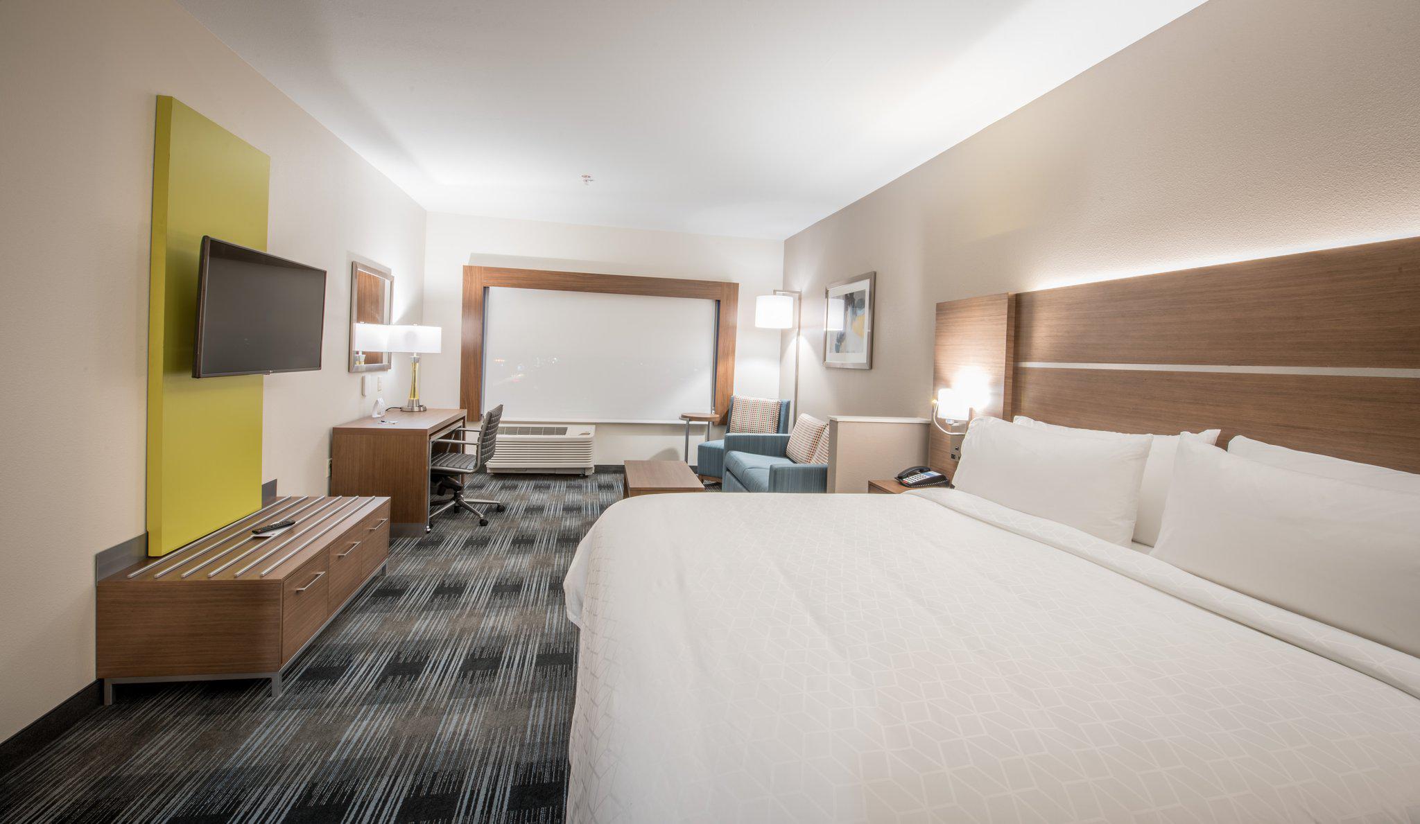 Holiday Inn Express & Suites Houston Westchase - Westheimer Photo