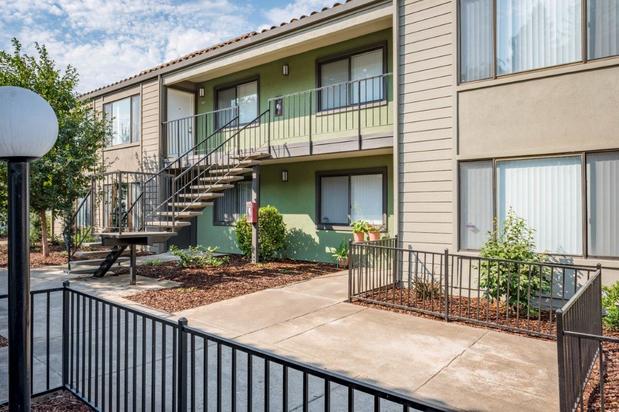 Images Riverside Villas