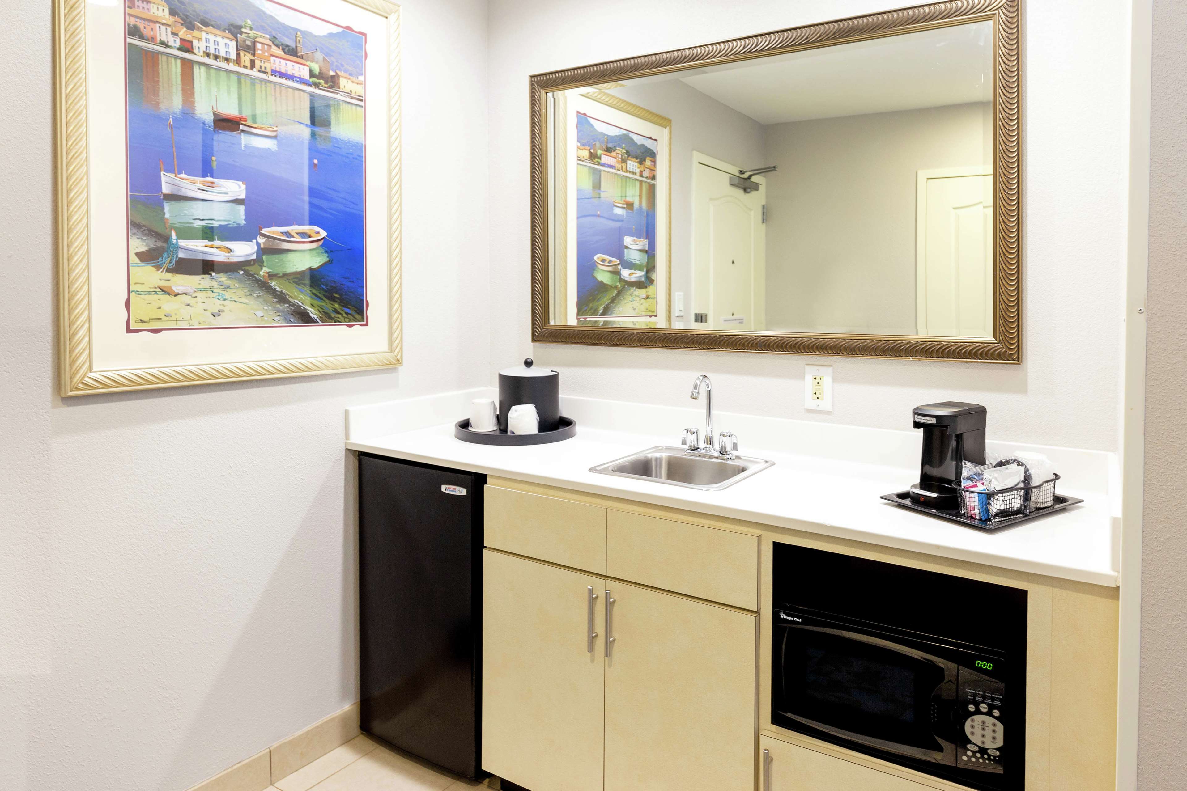 Hampton Inn & Suites Jacksonville Deerwood Park Photo