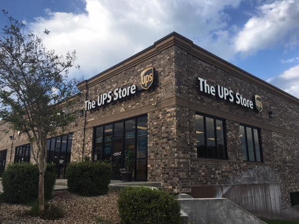 Facade of The UPS Store Branson West