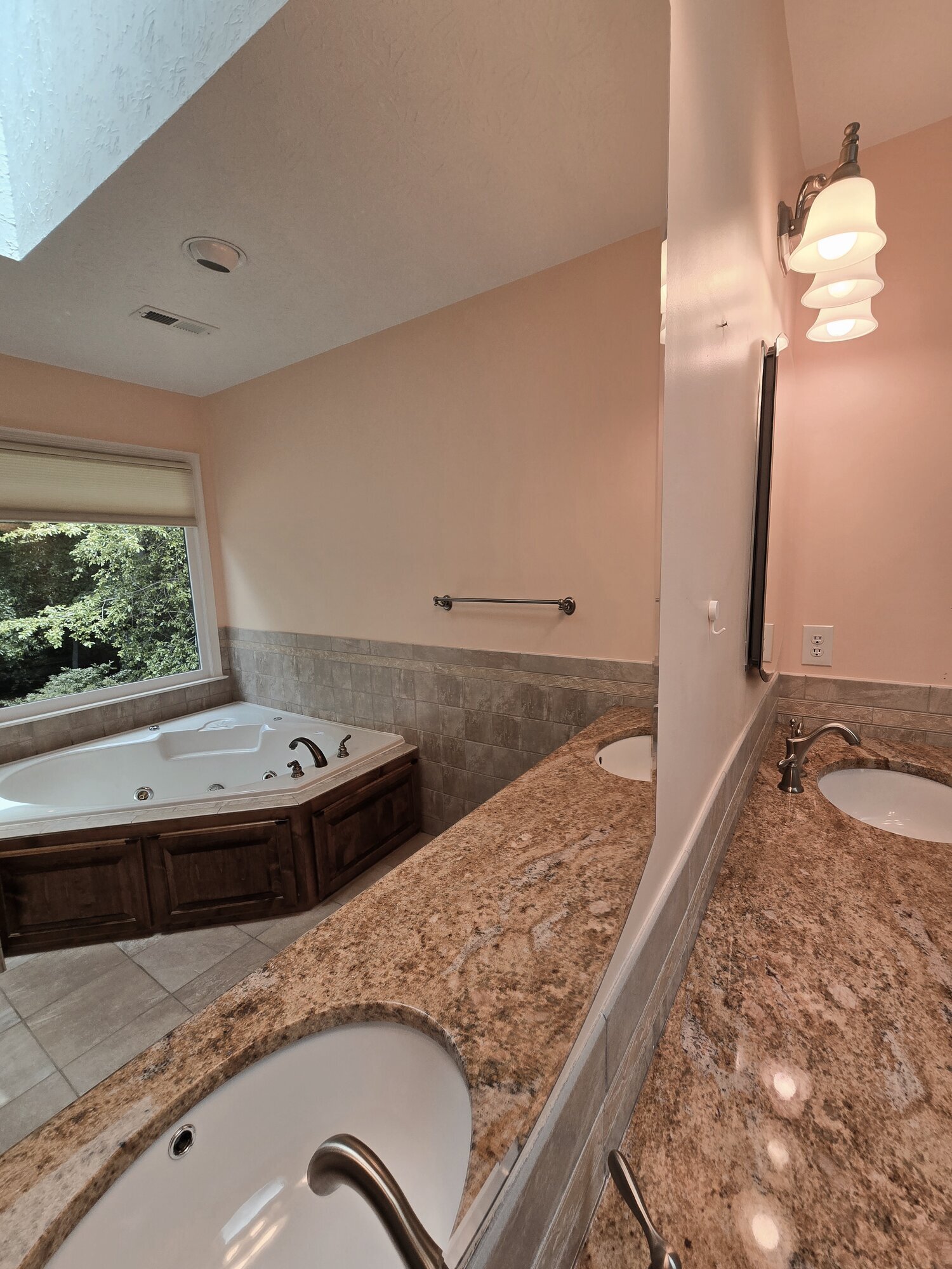 Queen Bee Cleaning, LLC Image