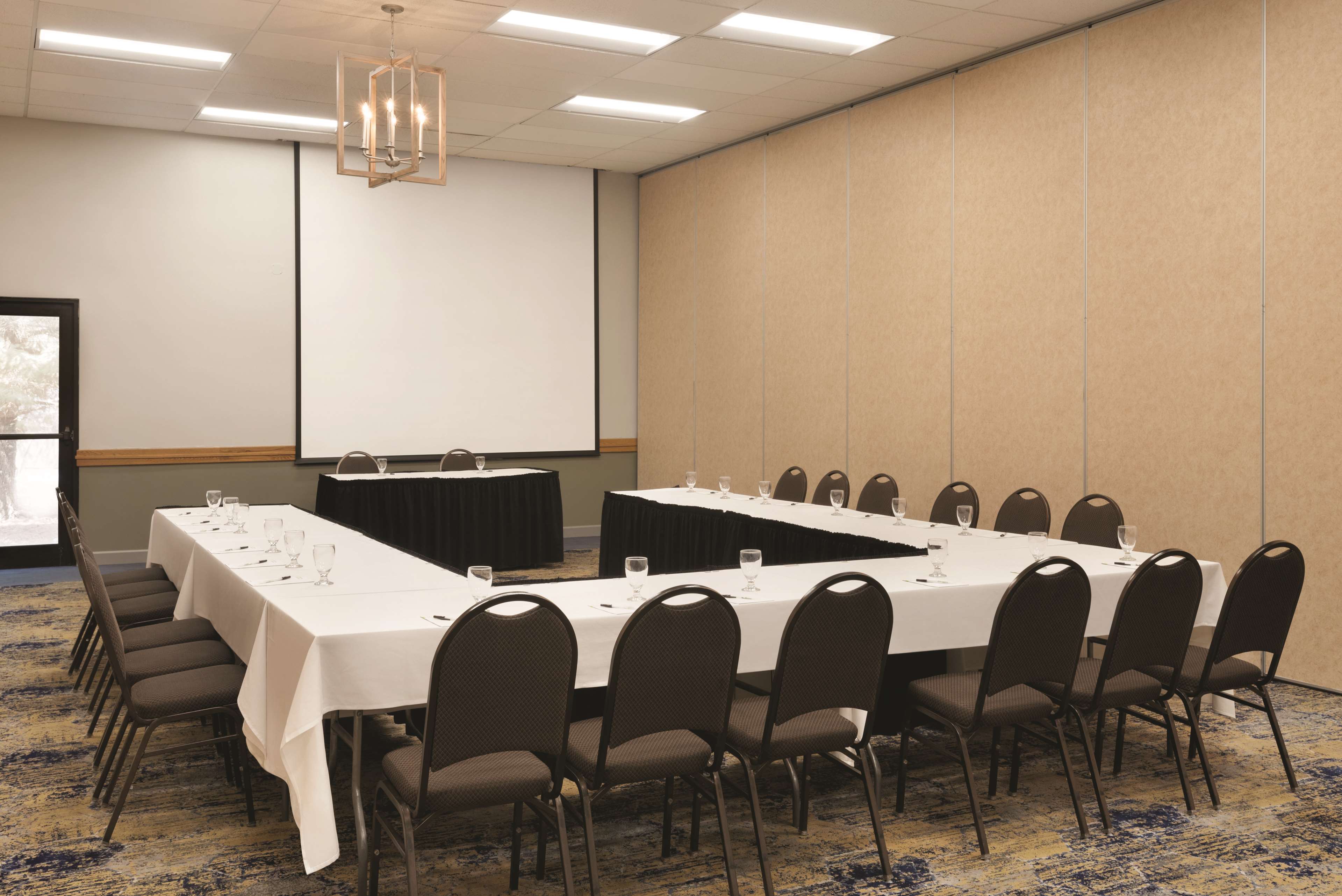 Meeting Room in U-shape Setup