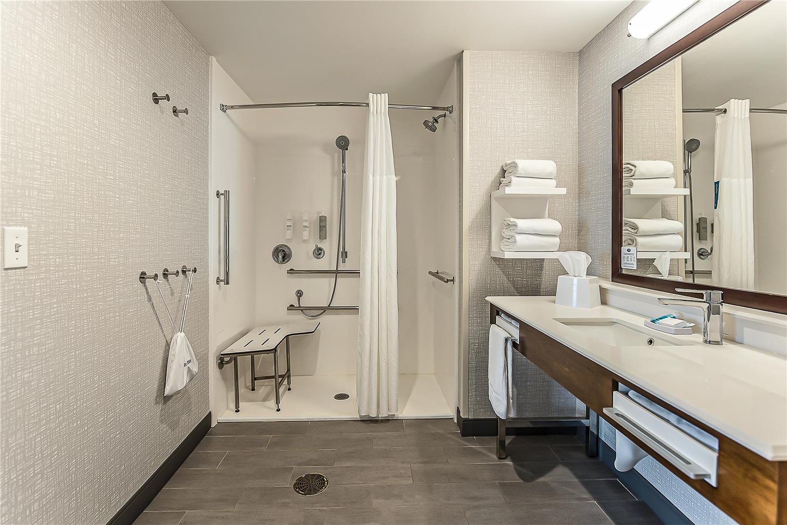 Hampton Inn & Suites Howell Image