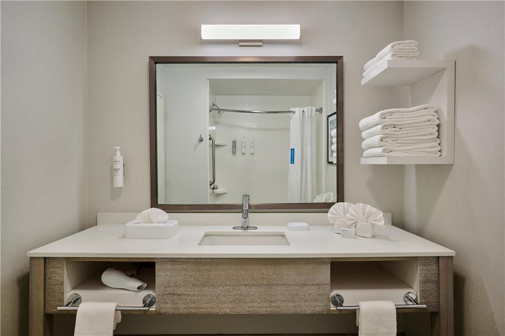 Hampton Inn and Suites Hermosa Beach Image